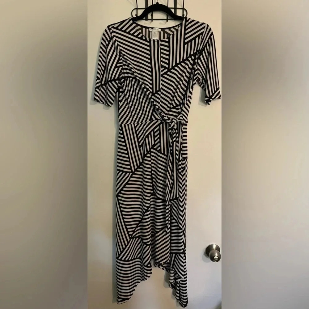 London Times Womens Black White Geometric Print Faux Wrap Shark Bite Hem Dress